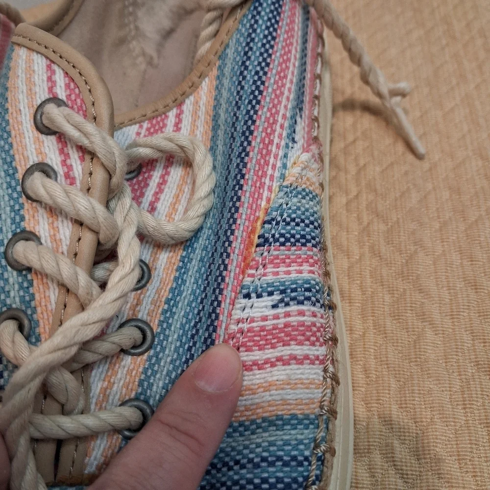 Ugg Size 9.5 Eyan ll Serape Espadrille Stipes Shoes Small Flaw